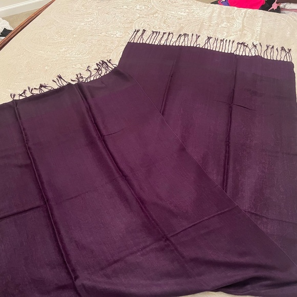 Cashmere and Silk Scarf - Picture 2 of 3